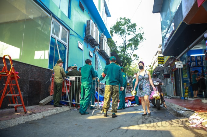 ha noi dong loat go bo cac chot chan ngan nguoi dan luu thong trong thoi gian gian cach hinh 10