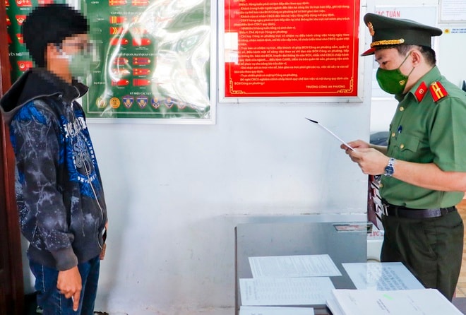 thanh nien dang loi le vu khong xuc pham luc luong lam nhiem vu bi phat 5 trieu dong hinh 1