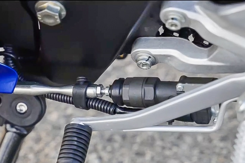 yamaha r15 v4 the he thu 4 ra mat bo sung ban dac biet r15m hinh 11