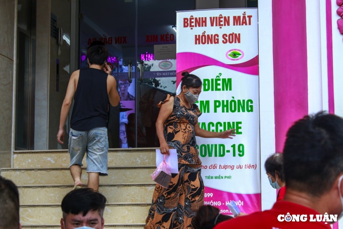 benh vien mat hong son tam dung tiem chung vac xin covid 19 do nguoi dan chen lan hinh 3