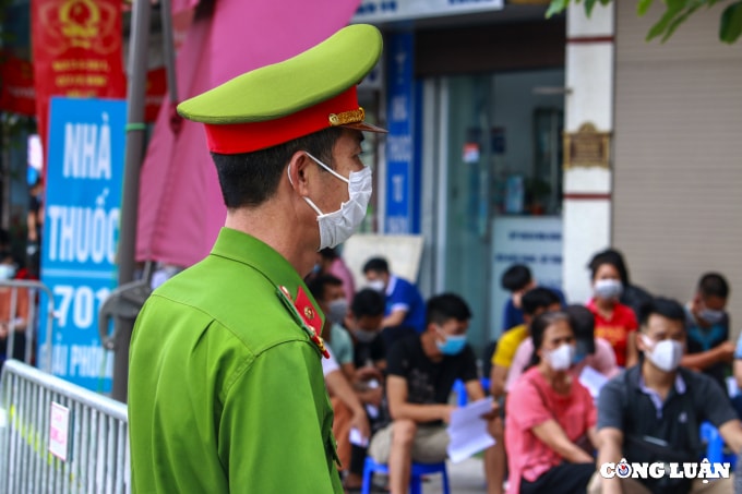 benh vien mat hong son tam dung tiem chung vac xin covid 19 do nguoi dan chen lan hinh 4