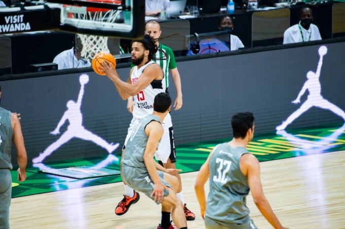 rapper j cole tham gia huan luyen tai orlando magic quyet bien giac mo nba tro thanh su that hinh 1