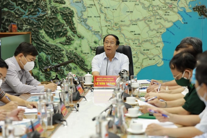 tranh tap trung ca xom vao nha van hoa tru bao roi sinh ra o dich covid 19 hinh 2