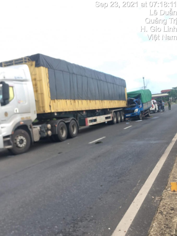 quang tri phu xe tai tu vong mac ket trong cabin hinh 1
