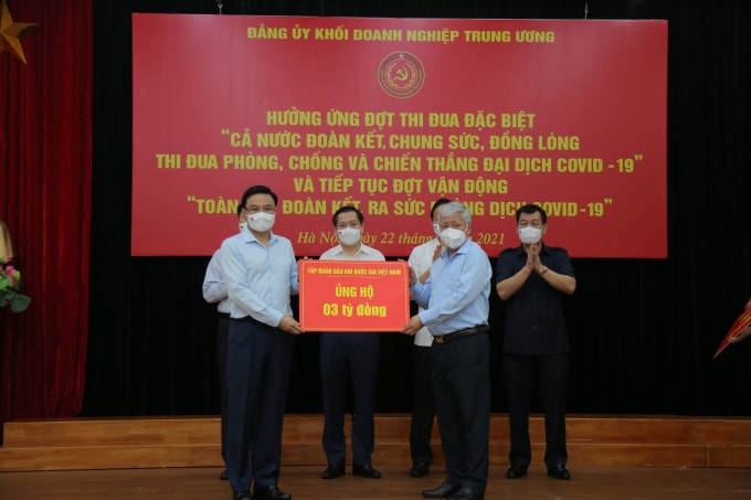 nguoi lao dong dau khi huong ung dot thi dua dac biet hinh 1