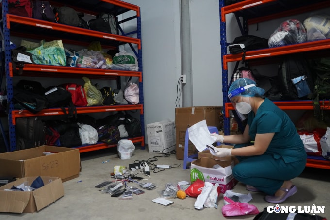 nhan lai ky vat cua nguoi than mat vi covid 19 tat ca chi con la nhung ky niem hinh 1