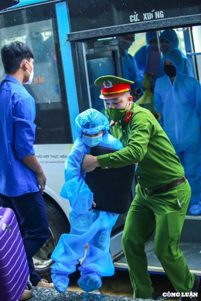 ha noi don cong dan cach ly du 21 ngay tai ky tuc xa dai hoc fpt ve noi cu tru hinh 6