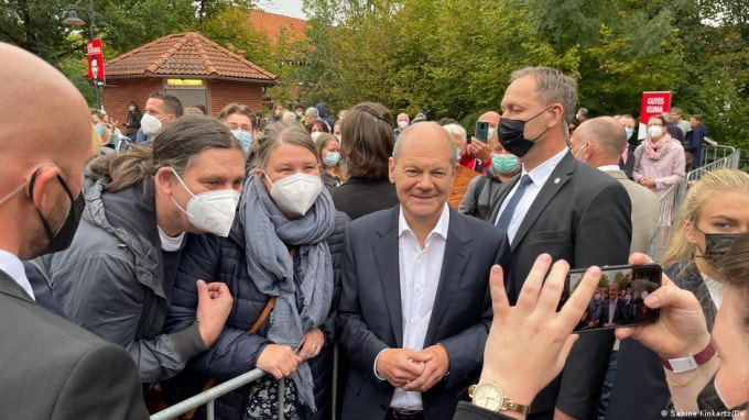 olaf scholz ung vien dang spd tran day tu tin ke nhiem thu tuong merkel hinh 3