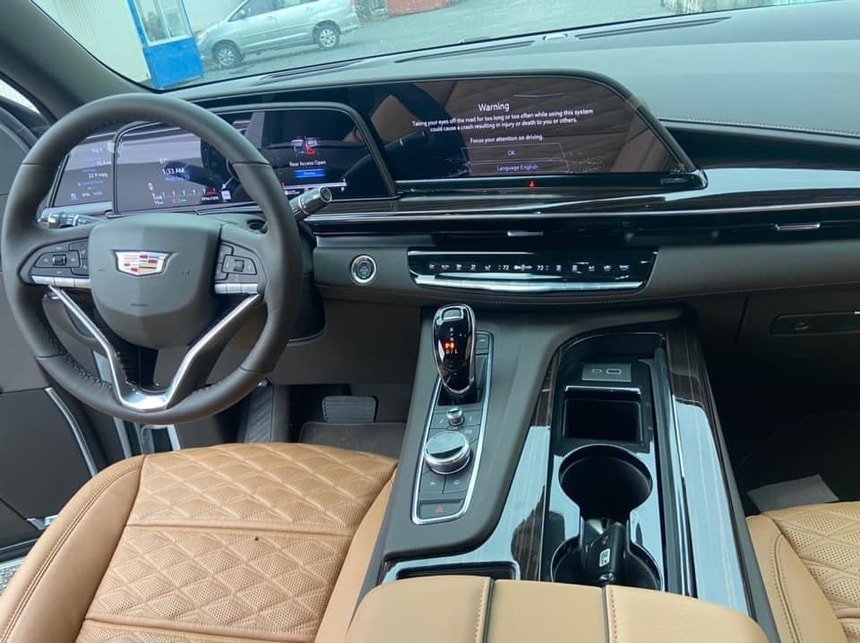 xe sang cadillac escalade esv 2021 mau trang dau tien ve viet nam hinh 4