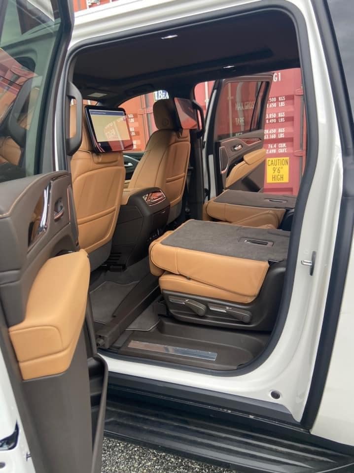 xe sang cadillac escalade esv 2021 mau trang dau tien ve viet nam hinh 6