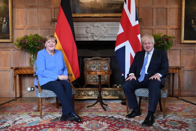ai co the lap duoc khoang trong cua ba angela merkel hinh 2