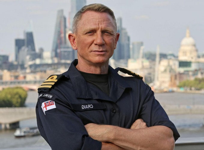 diep vien 007 daniel craig duoc phong lam si quan hoang gia anh hinh 1