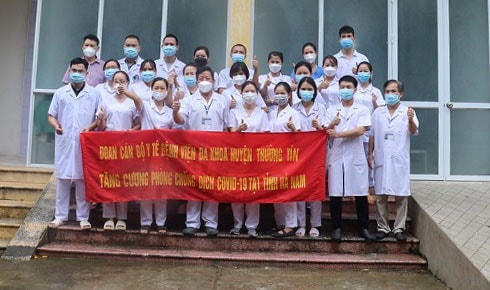 ha noi hon 300 can bo y te ho tro ha nam chong dich covid 19 hinh 1