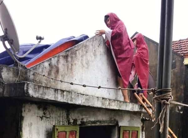 mua lon gay ngap sau nguoi dan chay lu hinh 4