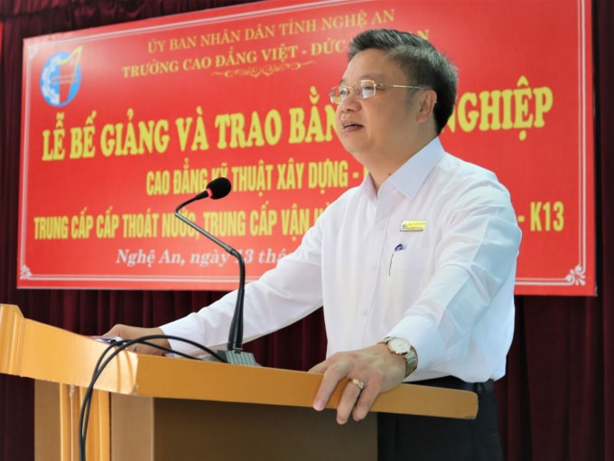 pgsts bui van dung lam hieu truong truong dai hoc hong duc hinh 1