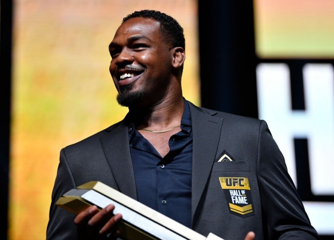 vua duoc vinh danh o giai ufc hall of fame cuu vo dich hang ban nang jon jones bi bat giu hinh 2