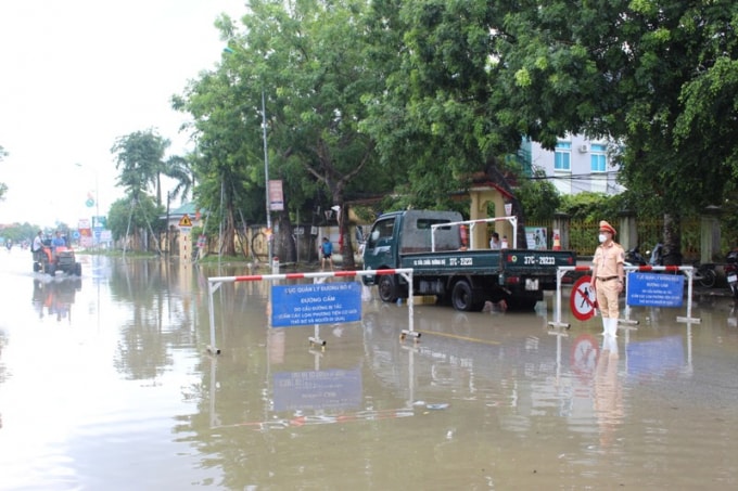 nghe an gan 3000 ho dan o huyen quynh luu van dang bi ngap nuoc hinh 2