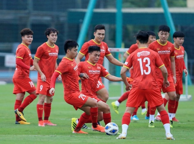 chinh thuc chot gio thi dau cua tuyen viet nam o hai tran gap trung quoc va oman hinh 1