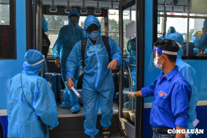 hon 1000 nguoi dan o o dich lon nhat ha noi duoc tro ve nha hinh 2