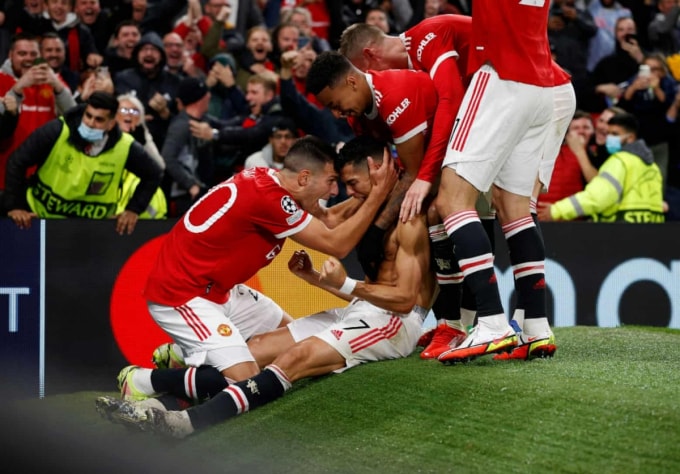 ronaldo ghi ban phut bu gio man utd loi nguoc dong thang 2 1 villarreal hinh 4