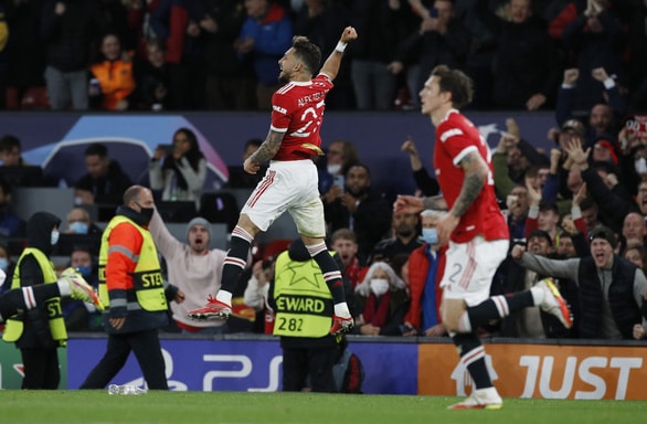ronaldo ghi ban phut bu gio man utd loi nguoc dong thang 2 1 villarreal hinh 2