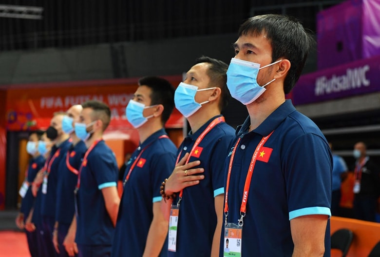hlv pham minh giang ve nuoc tuyen futsal viet nam mung ro hinh 2