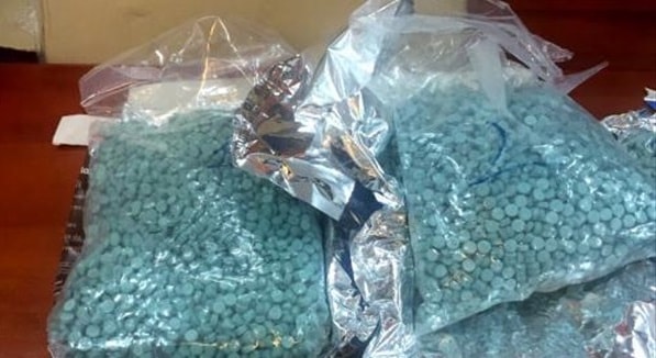quang binh bat giu doi tuong tang tru 2 banh heroin va hon 9000 vien ma tuy hinh 1