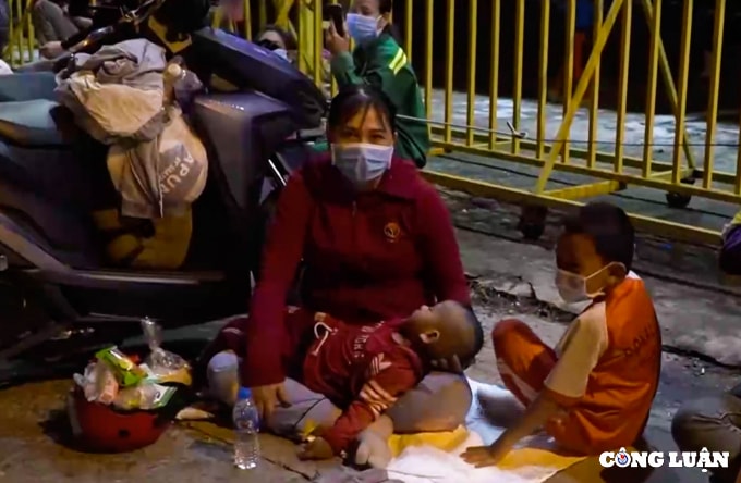 tre nho vat va giua dong nguoi ve que tranh dich don u o cua ngo phia tay tp hcm hinh 7
