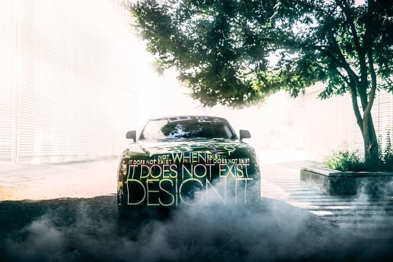 rolls royce tiet lo mau xe dien dau tien cua hang co ten spectre hinh 2