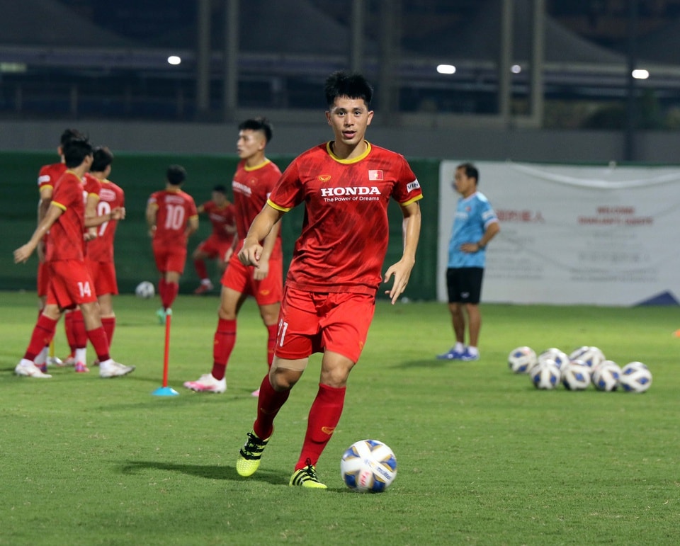 doi tuyen viet nam tap nhe trong buoi dau o uae hinh 1