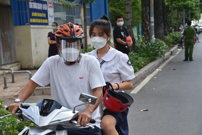 huong dan cach thuc phu huynh dang ky don con dang ket o que tro lai tp hcm hinh 1
