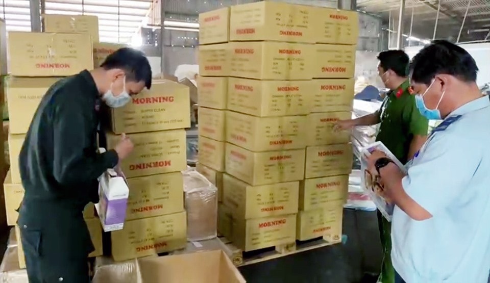 an giang phat hien mot cong ty chua 30000 ban chai danh rang lau hinh 1