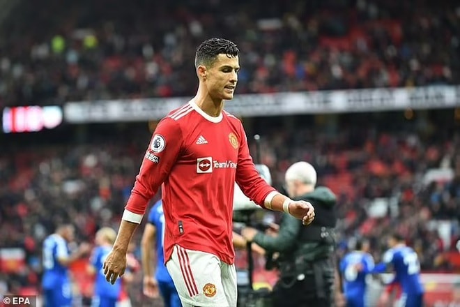 co dong vien doi sa thai hlv solskjaer vi loai ronaldo khoi doi hinh xuat phat hinh 2