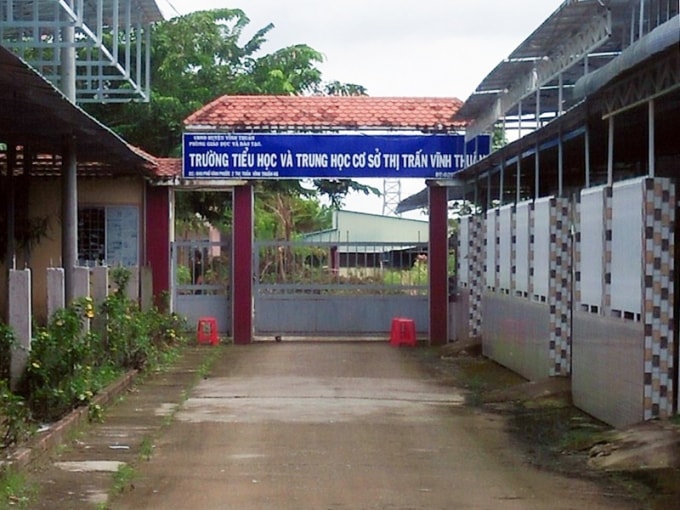 dinh chi hieu truong tu choi cho muon truong don nguoi dan tu tphcm tro ve hinh 1