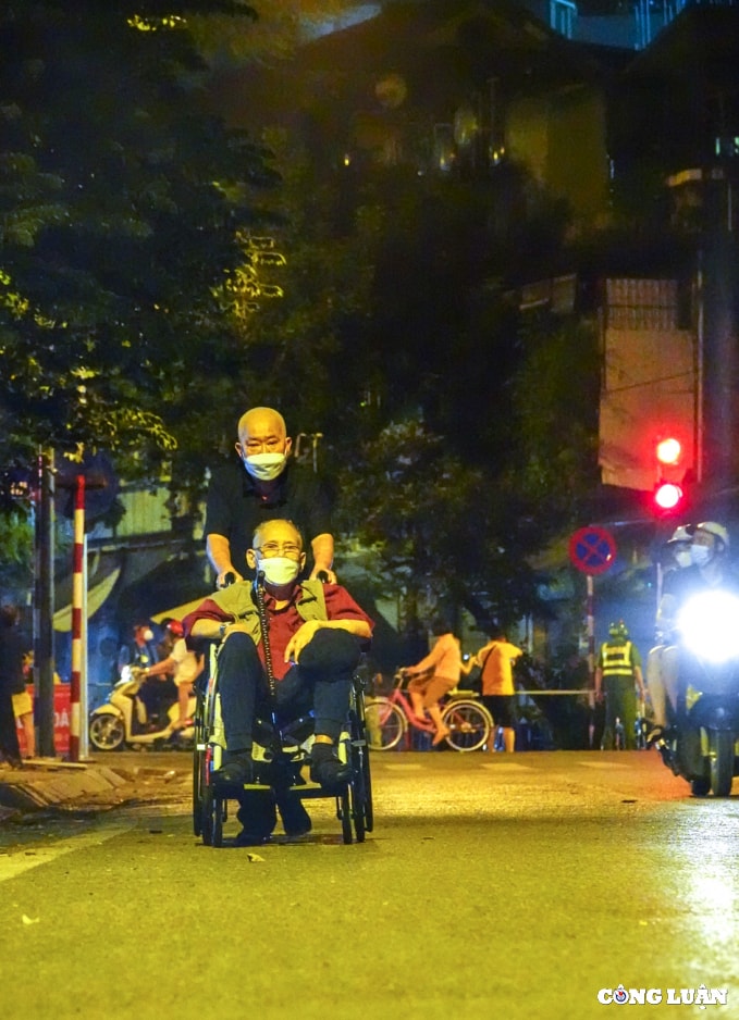 dua hon 100 f1 tai o dich bv viet duc di cach li tap trung ngay trong dem hinh 6