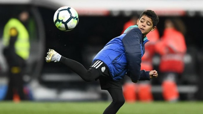 cau ca nha rooney tiep tuc ghi ban vao luoi liverpool hua hen tao song sat voi ronaldo jr hinh 2