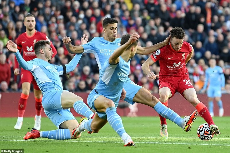 liverpool hoa 2 2 man city cuoc ruot duoi trong tran dau co 4 ban thang hinh 2