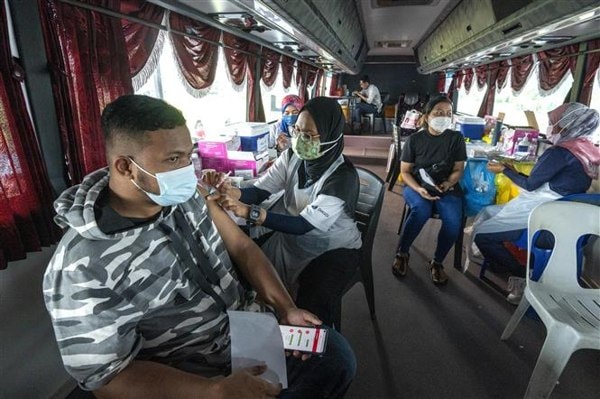 so ca mac covid 19 tai malaysia thap nhat gan 3 thang qua hinh 1