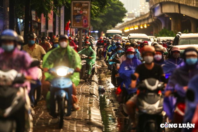 ha noi mua lon vao gio tan tam nhieu tuyen pho un tac hinh 3