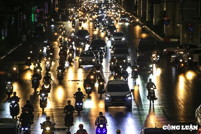 ha noi mua lon vao gio tan tam nhieu tuyen pho un tac hinh 7