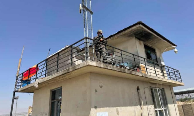 ben trong can cu bi mat cua cia tai kabul bi dot chay va bo roi hinh 3