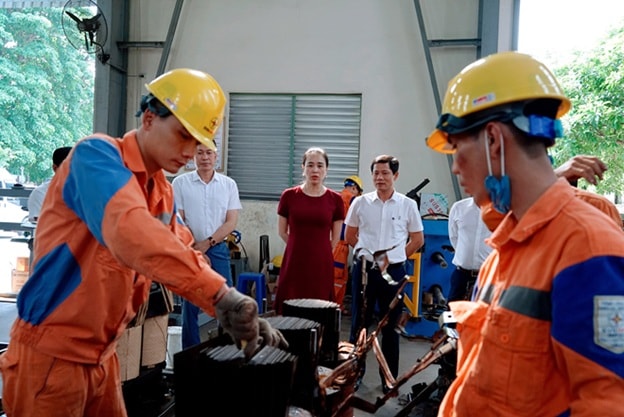 evnnpc dau an dua dien ve nong thon va tang truong thuong pham hinh 2