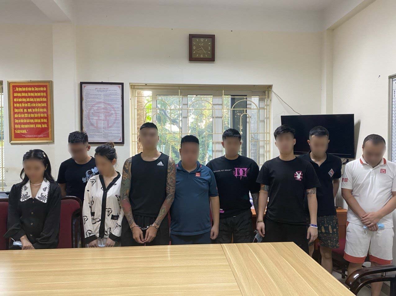 ha noi khoi to 9x thue chung cu cung nhom ban to chuc dai tiec ma tuy hinh 1