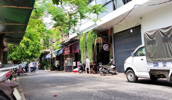 khoi to vu an bi can nhom doi tuong no sung truoc quan com tu thien hinh 1