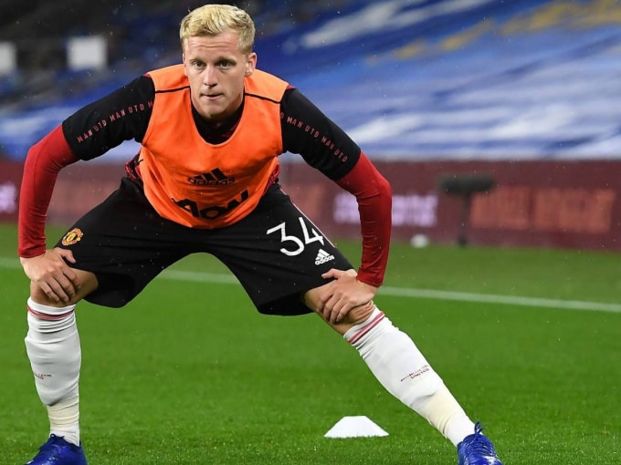 lo dien clb tai giai ngoai hang anh san sang giai cuu donny van de beek hinh 1