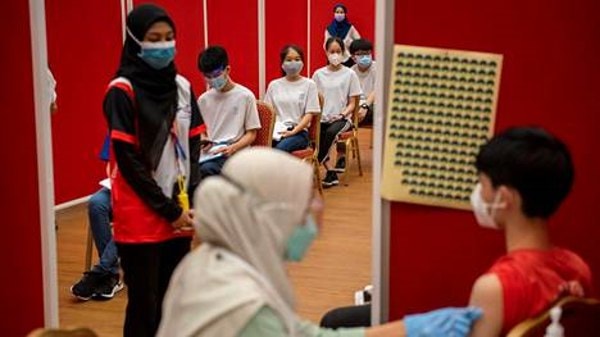 malaysia bat dau cho hoc sinh tro lai truong hoc hinh 1
