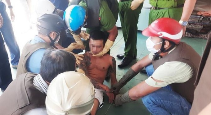 quang nam khong che doi tuong ngao da su dung hung khi de co thu trong nha hinh 1
