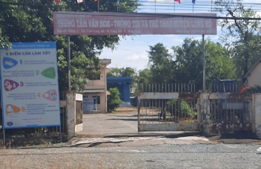 vinh long hai pho giam doc trung tam van hoa bi thu hoi tien ho tro hinh 1