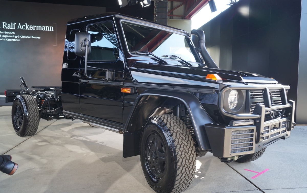 kham pha mau xe mercedes benz g class phien ban dac biet danh cho quan doi hinh 11