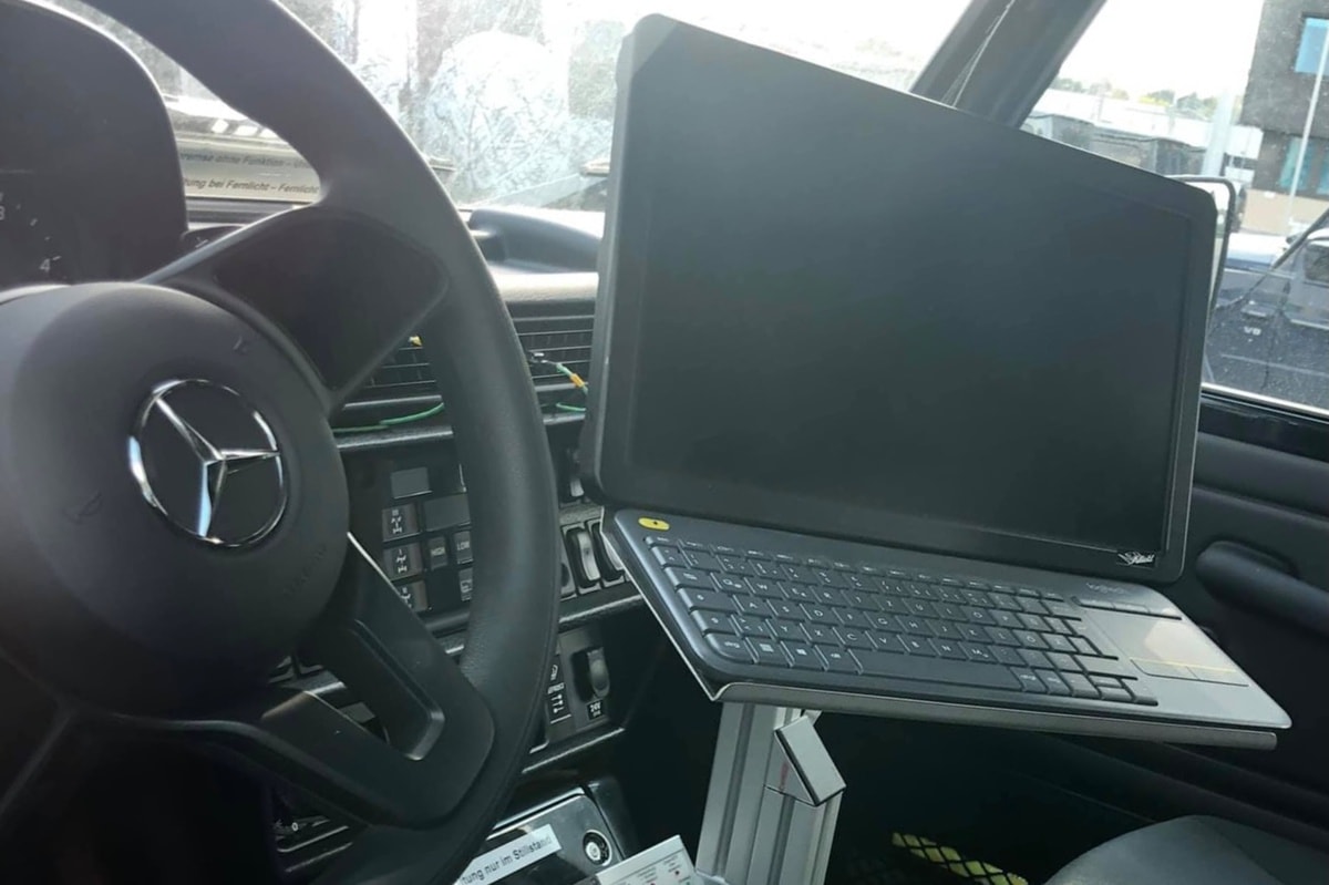 kham pha mau xe mercedes benz g class phien ban dac biet danh cho quan doi hinh 13